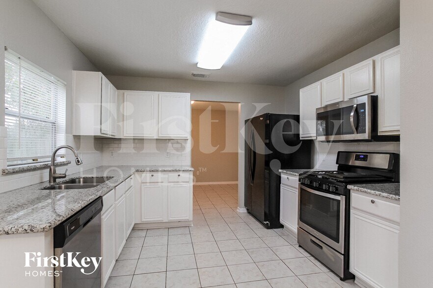 Building Photo - 947 Leadenhall Cir