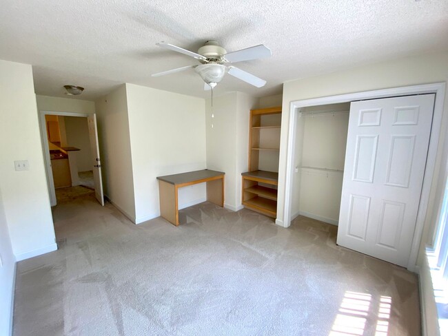 Building Photo - 431 Harts Cove Way