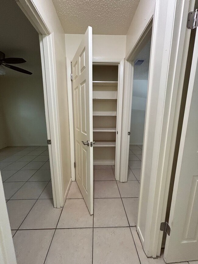 Building Photo - Leesburg Duplex