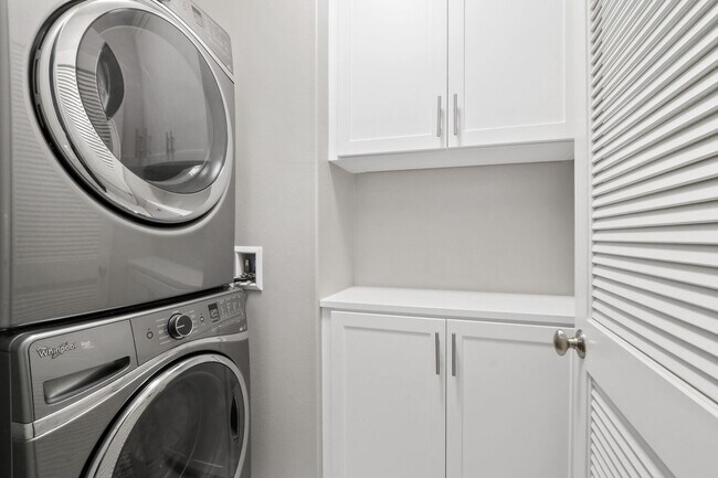 Building Photo - For Lease – 4 Bed / 3 Bath Townhome with 2-Car Garage