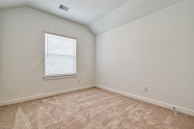Building Photo - 323 Highland Bayou Dr