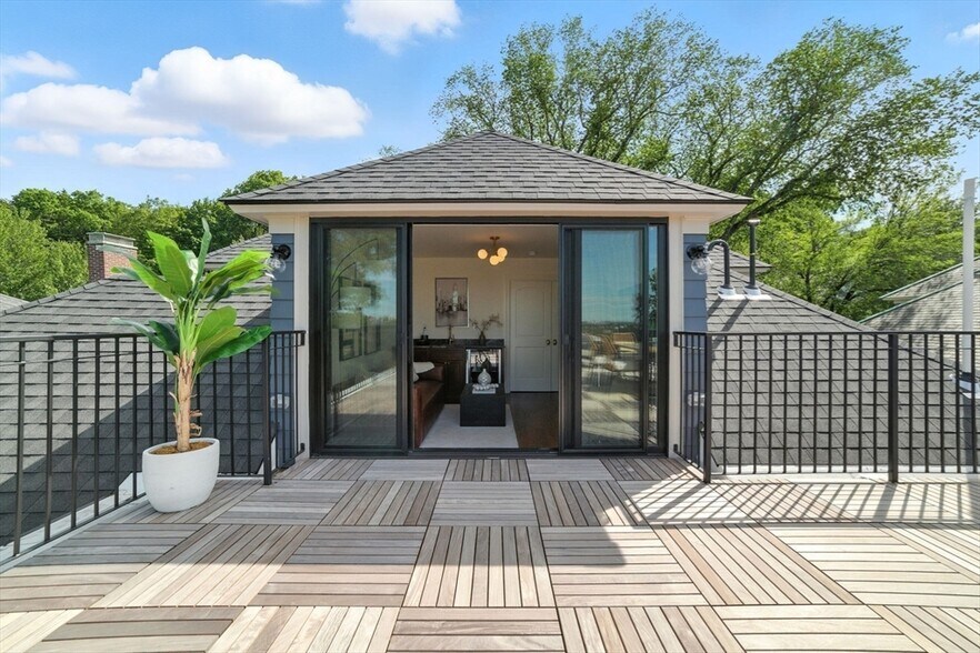 Building Photo - 152 Winchester St