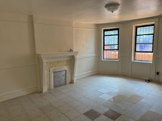 Building Photo - 2574 Bainbridge Ave
