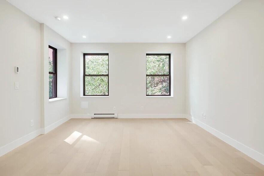 Building Photo - 239 E 33rd St
