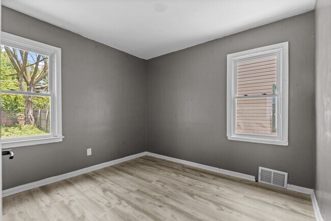 Building Photo - 16039 Fairmount Dr