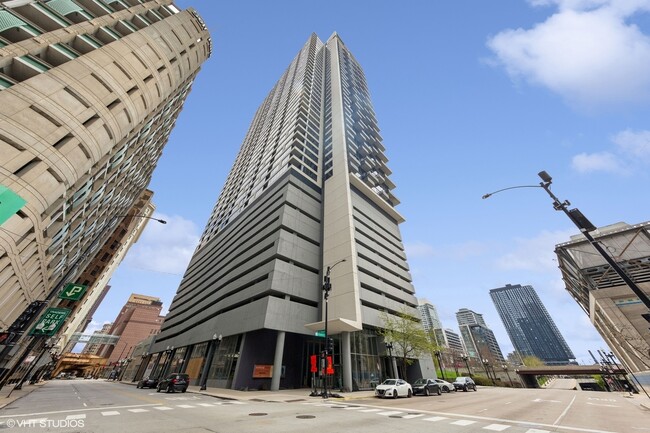 Primary Photo - 235 W Van Buren St