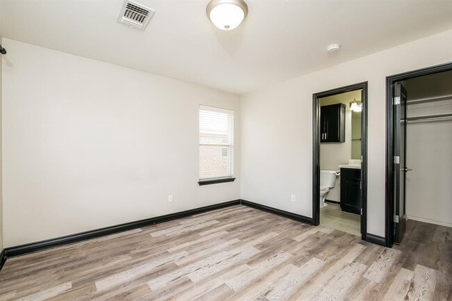 Building Photo - 10512 NW 35th St