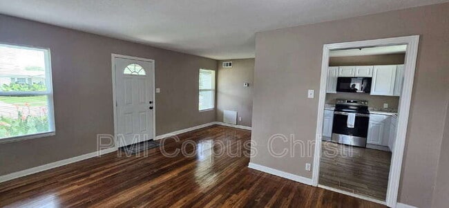Building Photo - 638 Sharon Dr