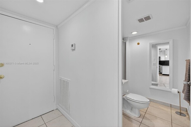 Building Photo - 1050 SE 15th St