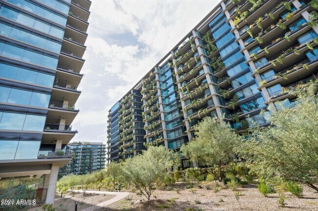 Building Photo - 7120 E Kierland Blvd