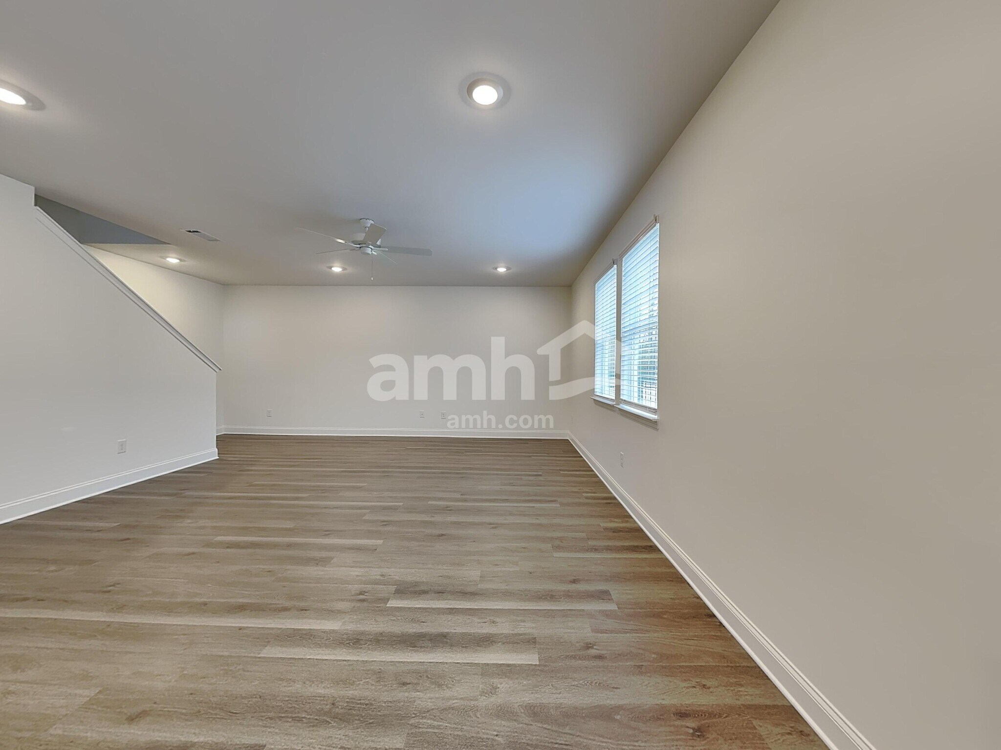 Building Photo - 394 Pointe Dr