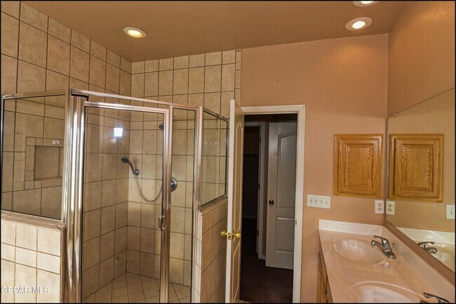 Building Photo - 452 Emerald Pass Ave