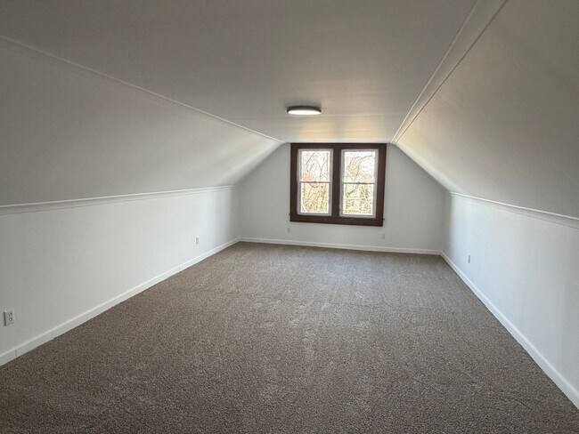 Building Photo - 14102 Glenside Rd