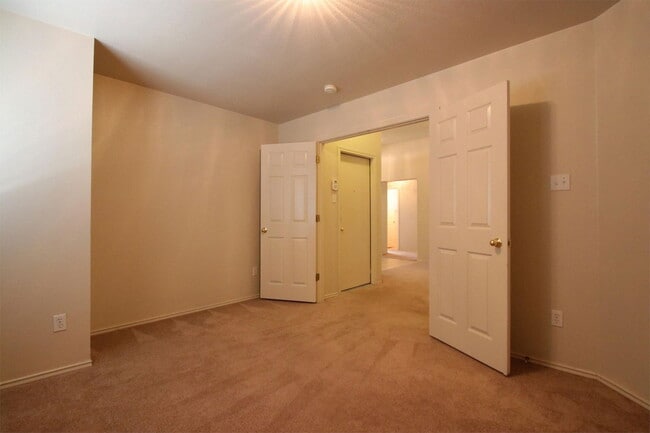 Building Photo - 16516 Fowler Mill Cove