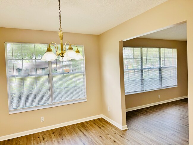 Building Photo - 261 Dillon Dr
