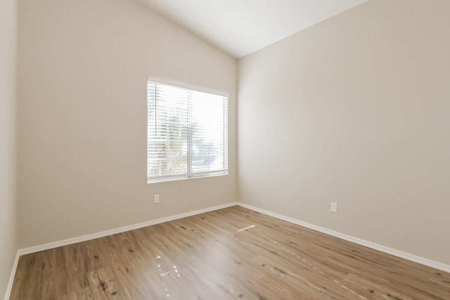 Building Photo - 9009 E Kinross Dr