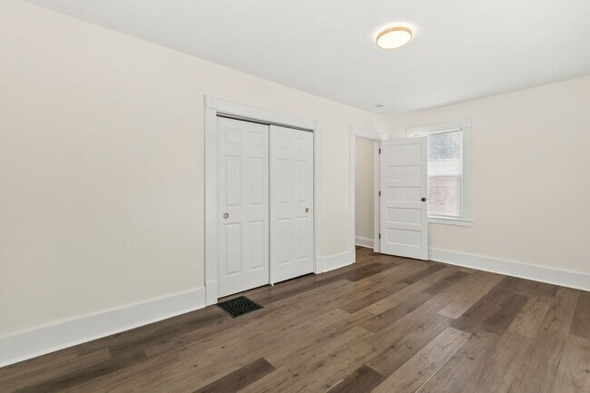 Building Photo - 337 Sherman Ave
