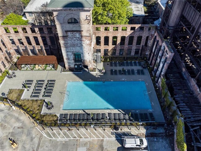 Building Photo - 170 Boulevard SE