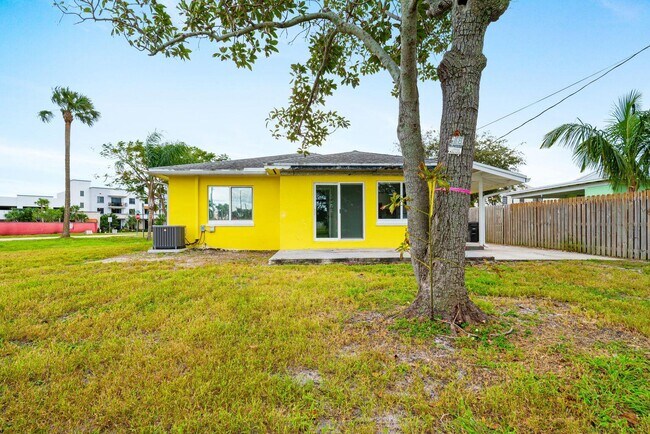 Building Photo - 1205 Longwood St