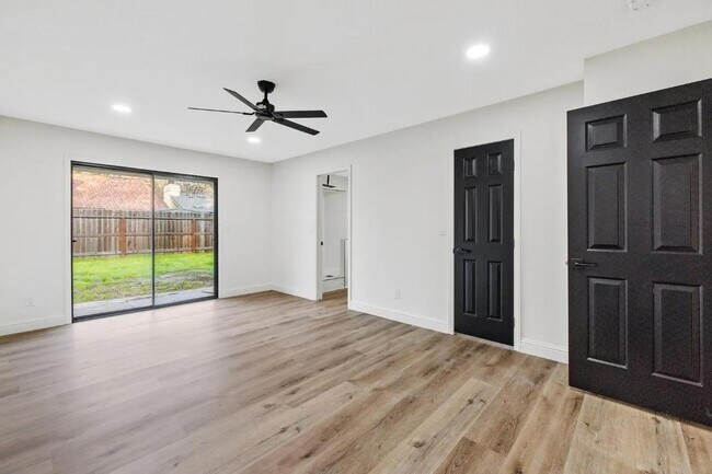 Building Photo - 6379 N Forestiere Ave