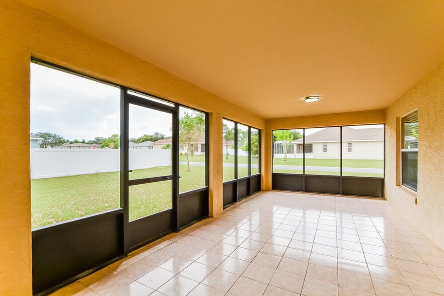 Building Photo - 2701 Athens Dr