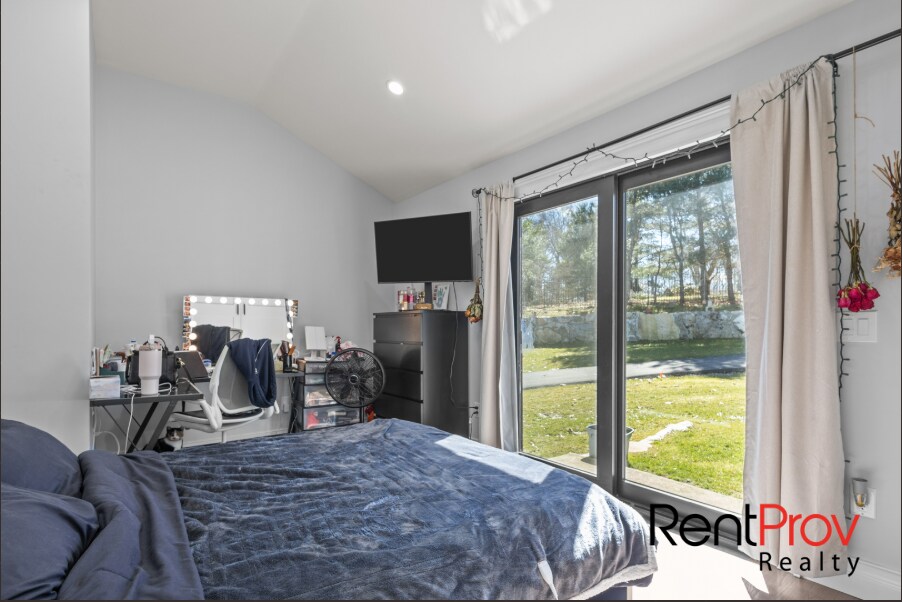 Building Photo - 517 Country View Dr