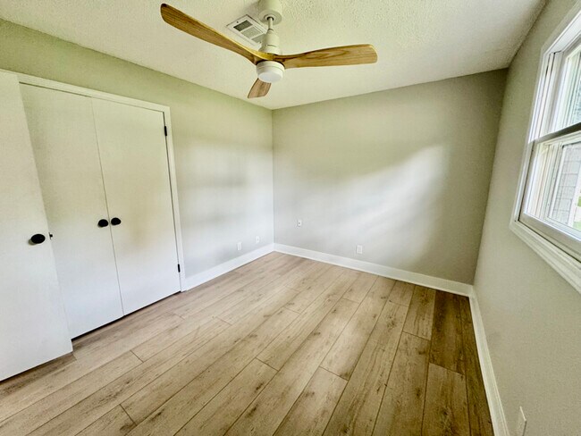 Building Photo - 5800 Ponderosa Dr
