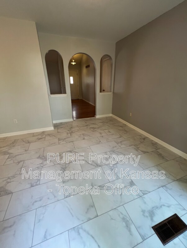 Building Photo - 2013 NW 84th Terrace