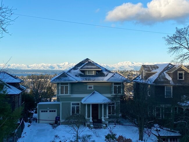 Building Photo - 1819 8th Ave W