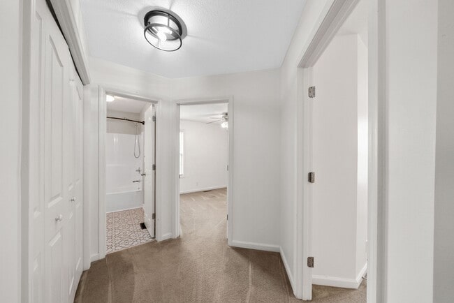 Building Photo - 1021 Glenhurst Way