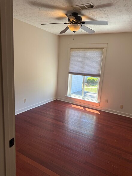 Building Photo - 538 Country Greens Dr