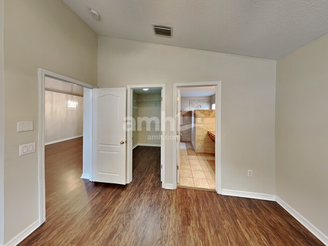 Building Photo - 12822 Lake Vista Dr