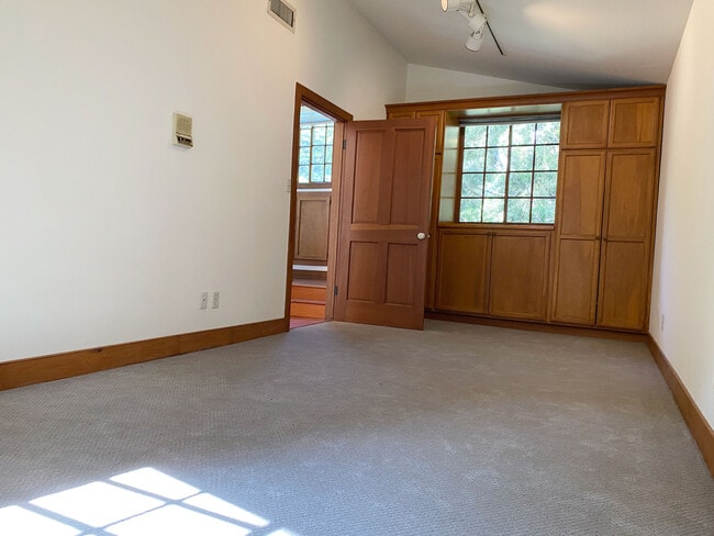 Building Photo - 3814 Dixie Canyon Ave