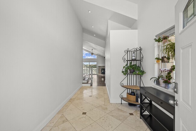 Building Photo - 14625 Flintstone Dr