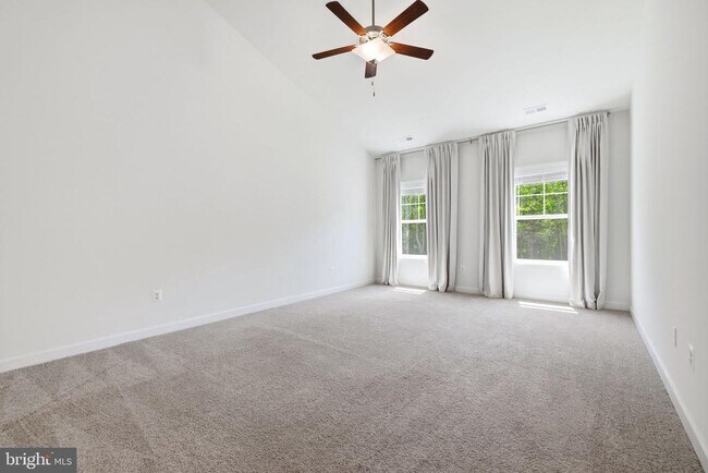 Building Photo - 301 Kingdom Dr