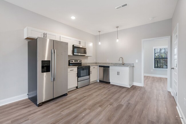 Building Photo - 22 Highland Blf Wy