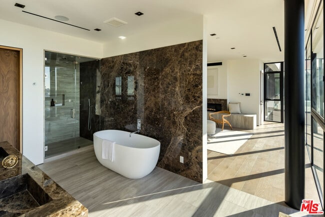 Building Photo - 8777 Hollywood Blvd