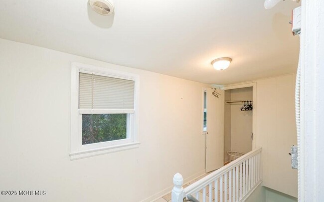 Building Photo - 215 S Pine Ave