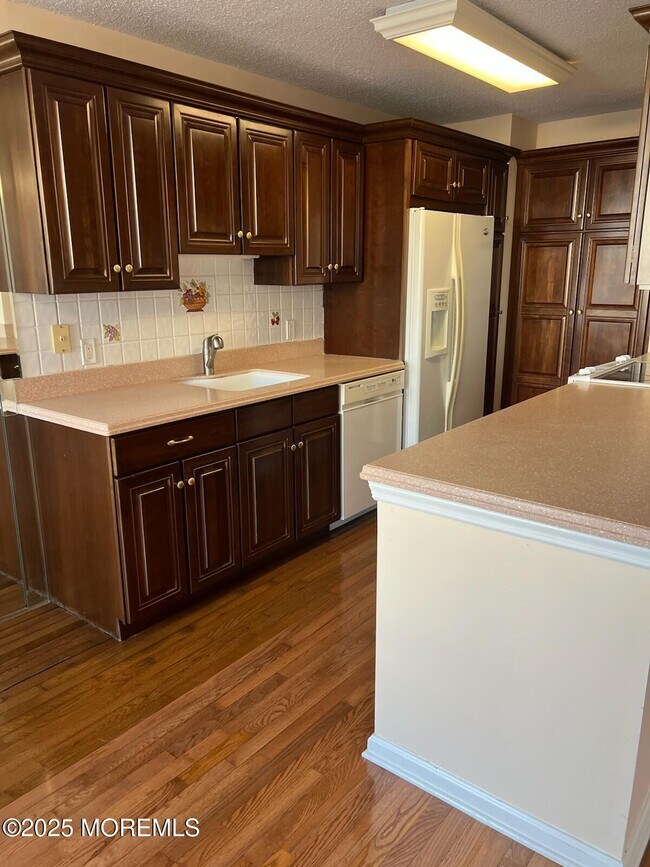 Building Photo - 787 Ocean Ave N