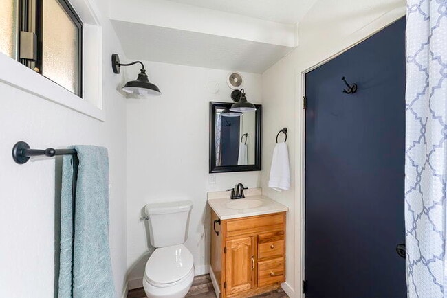 Building Photo - BEAUTIFUL CABIN STYLE HOME ACROSS FROM SIL...