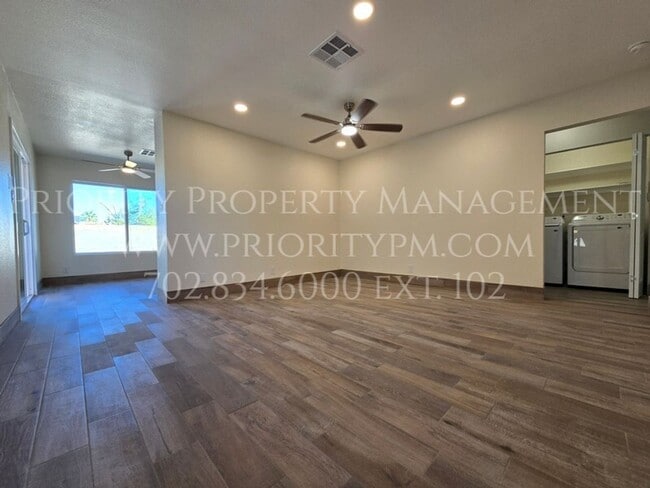 Building Photo - GORGEOUS SPRING VALLEY COTTAGE ! 3 Bed/2 B...