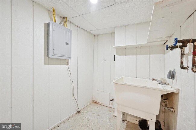 Building Photo - 6619 Guyer Ave