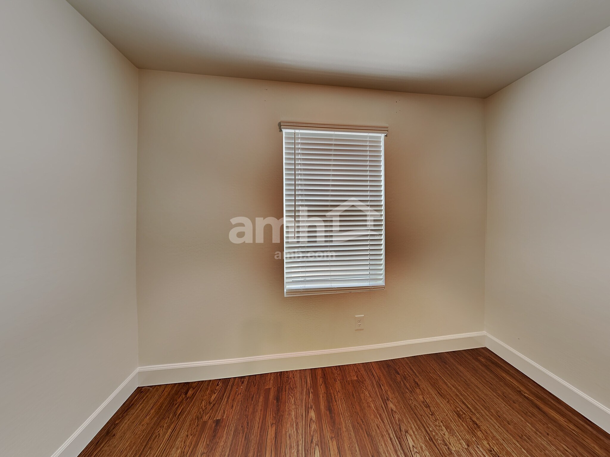 Building Photo - 658 W Bosal Dr