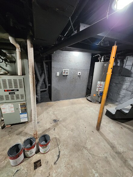 Building Photo - 304 Waller St