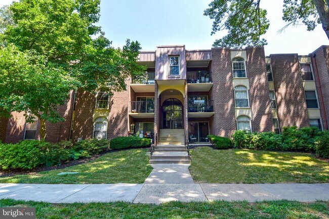 Building Photo - 3302 Woodburn Village Dr