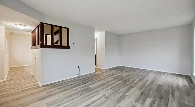 Building Photo - 108 Continental Dr