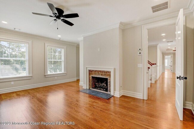 Building Photo - 489 Sycamore Ave