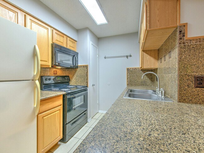 Building Photo - 230 Berry Tree Pl