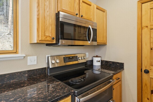 Building Photo - 8892 Martin Ln