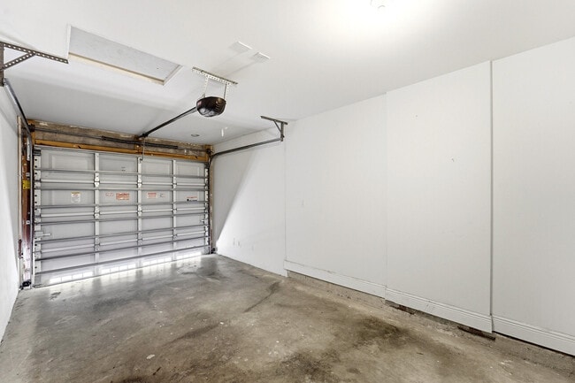 Building Photo - 1141 NE 3rd Ave